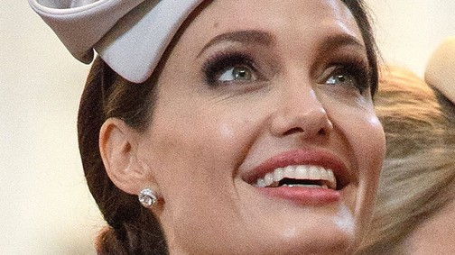 Angelina Jolie lekoppintotta Meghan Markle stílusát! Egy igazi hercegnő!