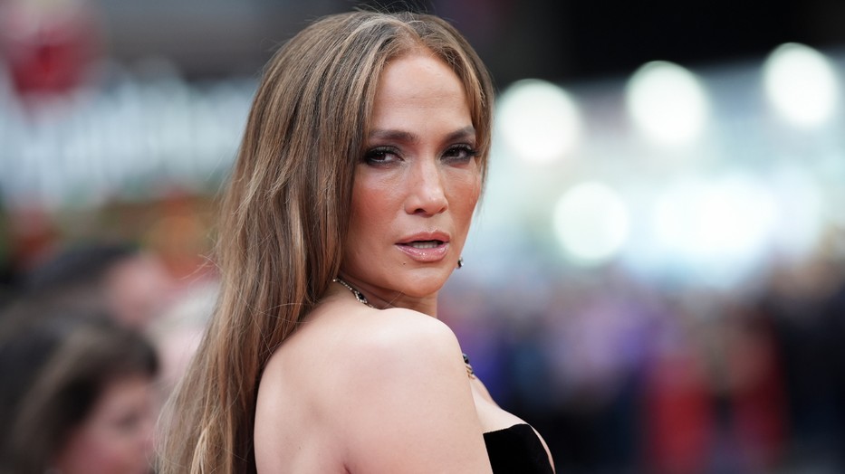 Jennifer Lopez lenyűgözően festett a Broadway-premier vörös szőnyegén