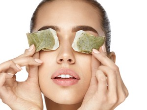 Modellek mondják el, hogyan tüntesd el a sötét karikákat a szemed alól