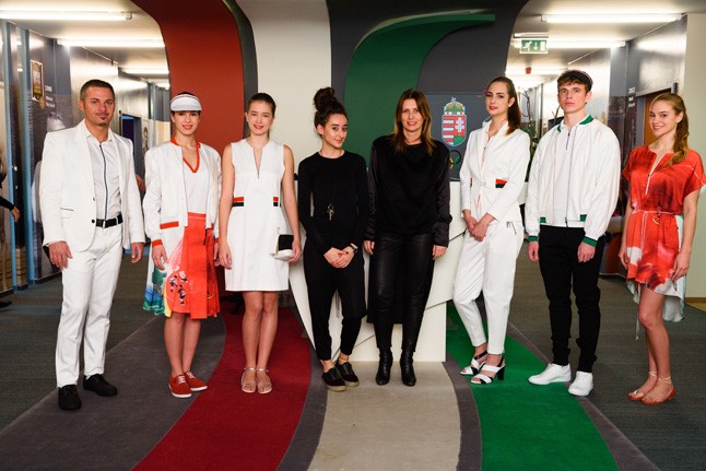 A Nubu olimpiai tervei a modelleken, és középen a tervezők