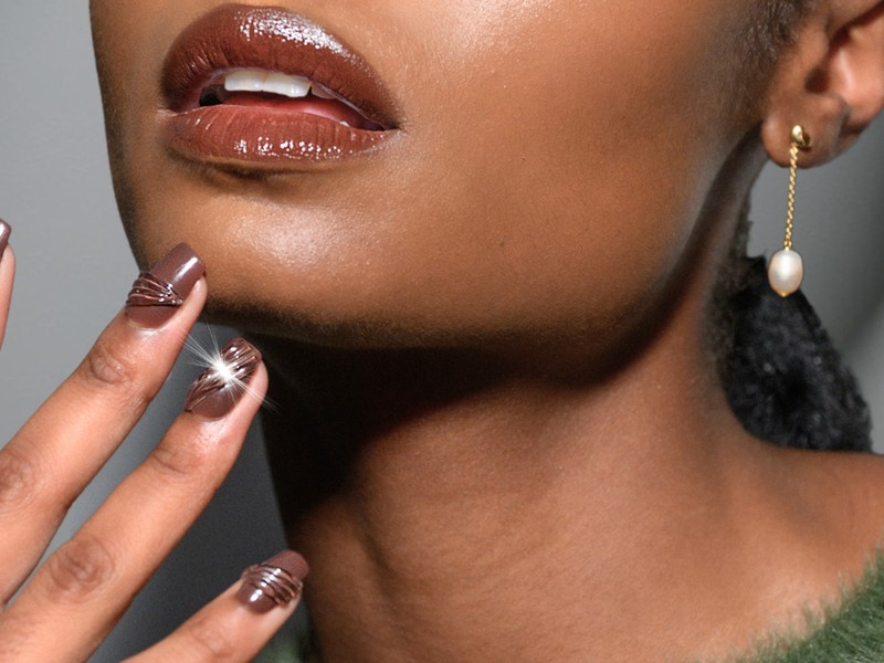 25 meseszép köröm, ami most igazán trendi barna színben