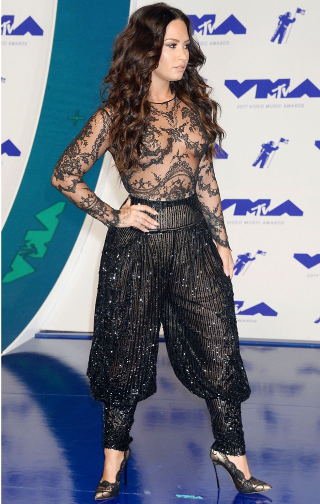 Demi Lovato egy Zuhair Murad összeállításban