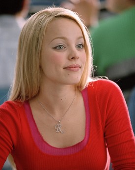 Ugyan a Bajos csajok csapatában mindenki idősebb volt pár évvel, mint 16, de korelnök egyértelműen a Reginát alakító Rachel McAdams volt, aki már 25 éves volt a kultfilm forgatása idején