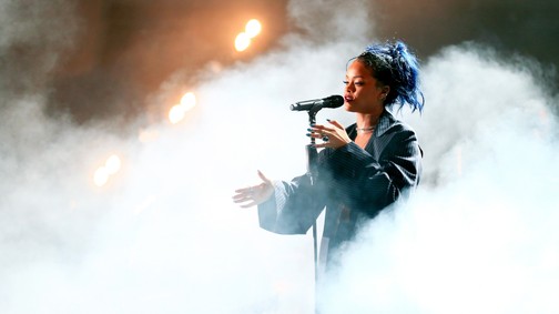 A rajongók álma végre valóra vált: Rihanna újra színpadra lép!