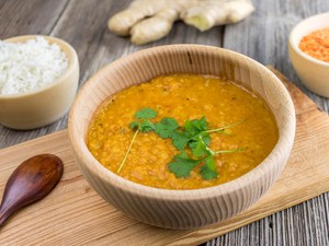 Dobd fel a napod egy autentikus indiai fogással: vöröslencse-főzelék