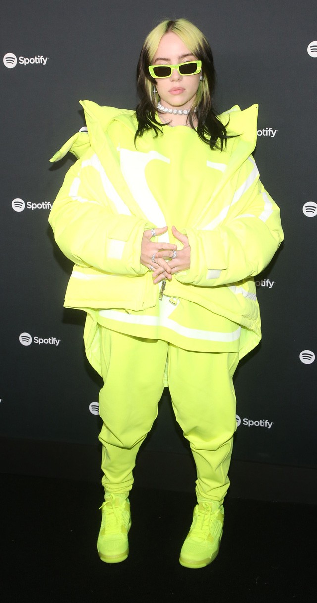 Lehet, hogy Billie Eilish szettjétől kiég a szemed, de vagányságához kétség sem fér