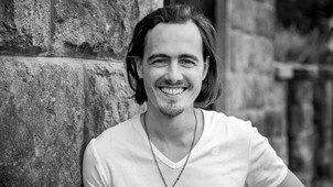 Olasz Renátó: „Szeretem a váratlan pillanatokat, a keresetlenséget, a meglepőt”