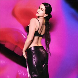 Rosalía, a Calvin Klein Euphoria Elixir trió nagykövete 