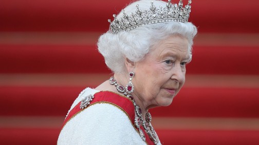 Tragédia történt, Erzsébet királynő gyászol