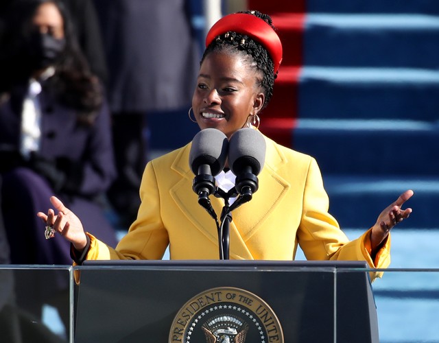 Kicsoda Amanda Gorman, aki lenyűgözően szavalta el versét Joe Biden beiktatásán?