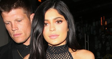 Kiakadtak a követői Kylie Jenner retusált szelfijén