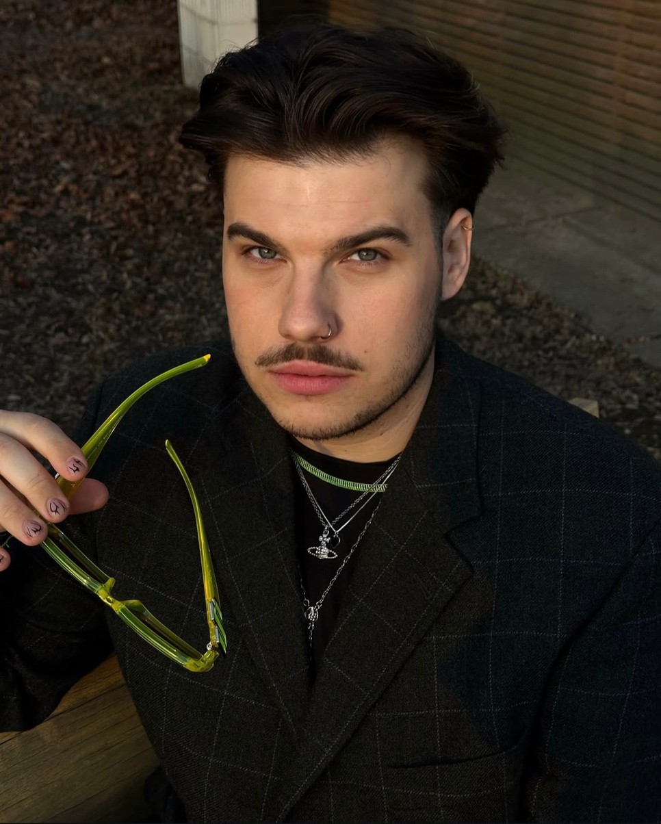 Buzás Andris tudatosan oszt meg személyes tapasztalatokat, amelyek segíthetnek másoknak is kapcsolódni saját magukhoz