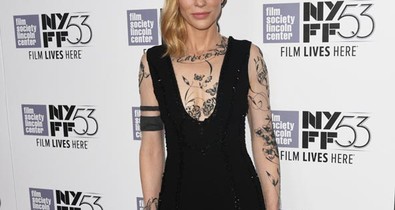 Cate Blanchett szét lett tetoválva!
