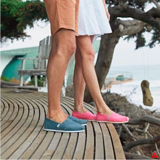 TOMS Alpargata Canvas Classic, 15 990 Forint, GLAMOUR-napokon 12 792 Forint.