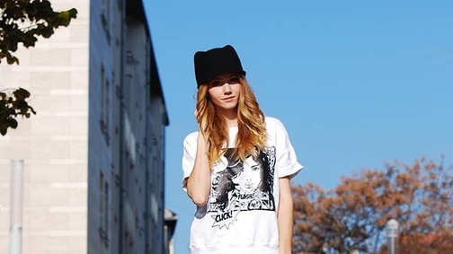 Szoknyás, laza összeállítás a bloggertől mára