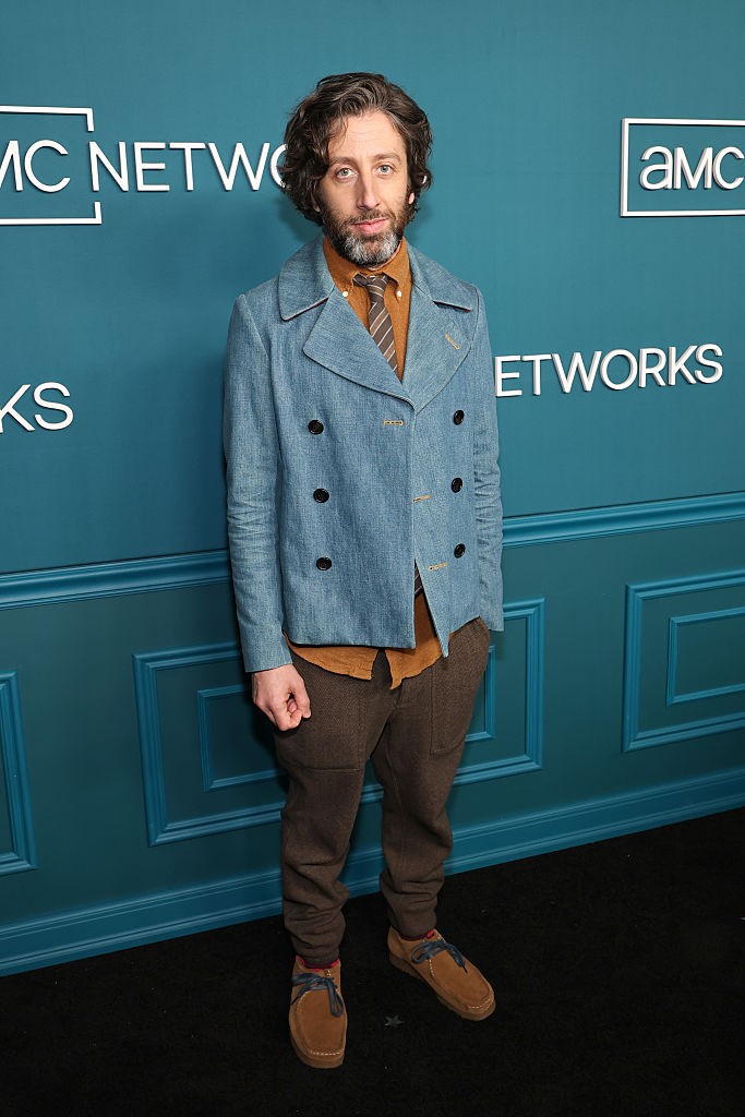 Legutóbb április 9-én, az AMC Networks eseményén jelent meg, és első látásra fel sem ismertük: hosszú, őszülő szakállal és hullámos hajjal pózolt a kameráknak.
