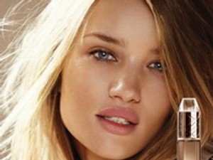 Burberry Body: Testet öltött az illat