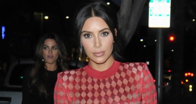 Átlagos lányból Kim Kardashian - ezt csinálja a mindent leszorító bugyi