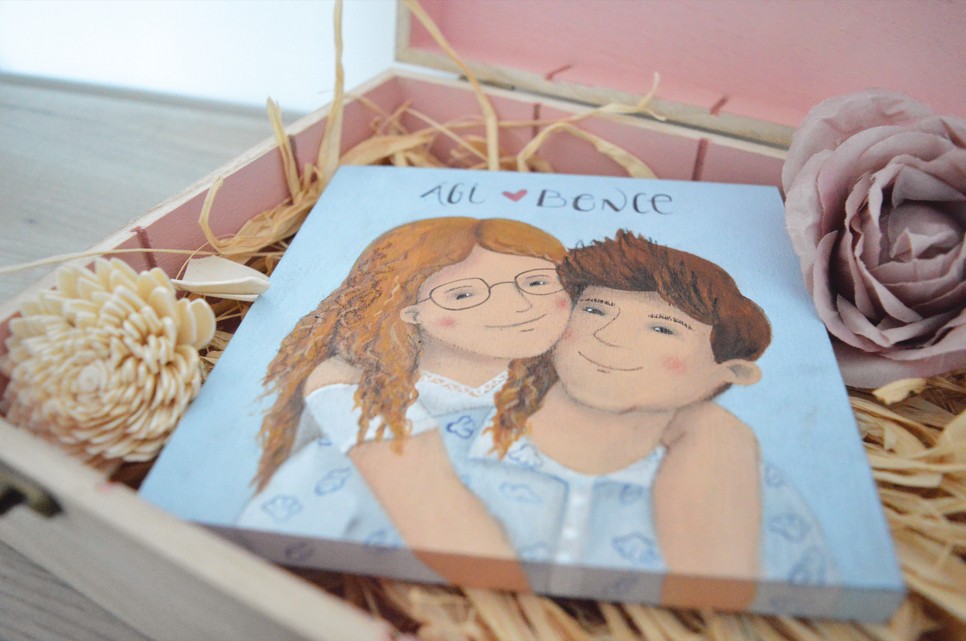 Így születik portréból egyedi, szívből jövő ajándék, ami téged is elvarázsol – interjú Pernyész Dóra grafikussal