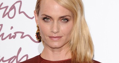 Ragasztó, körömlakk, kokain - őszintén beszélt a függőségről a topmodell