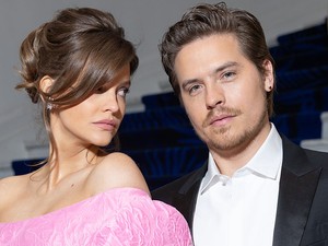 Három éve házas Palvin Barbara és Dylan Sprouse, álomszép képekkel ünnepelte évfordulóját a pár