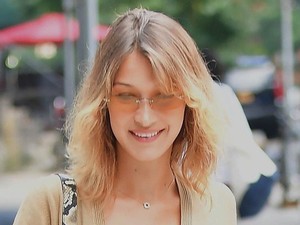 Tevepata, mellalj-villantás: ezt hogy gondolta Bella Hadid?