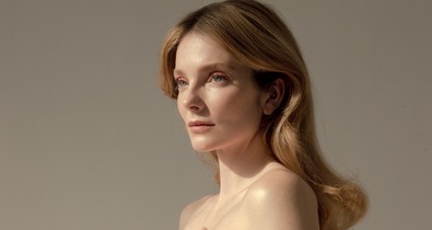 Mihalik Enikő pucérruhája elképesztően merész, csak úgy árad belőle a meztelenség