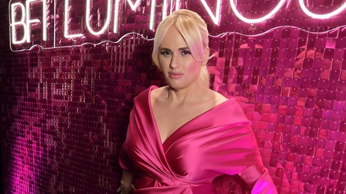 Rebel Wilson megmutatta, milyen egy tökéletes eljegyzés két nő között