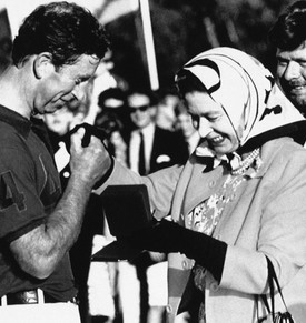 Újabb lovas esemény, ezúttal Károly herceg lovaspóló mérkőzésén újabb Hermés kendő 1988-ban