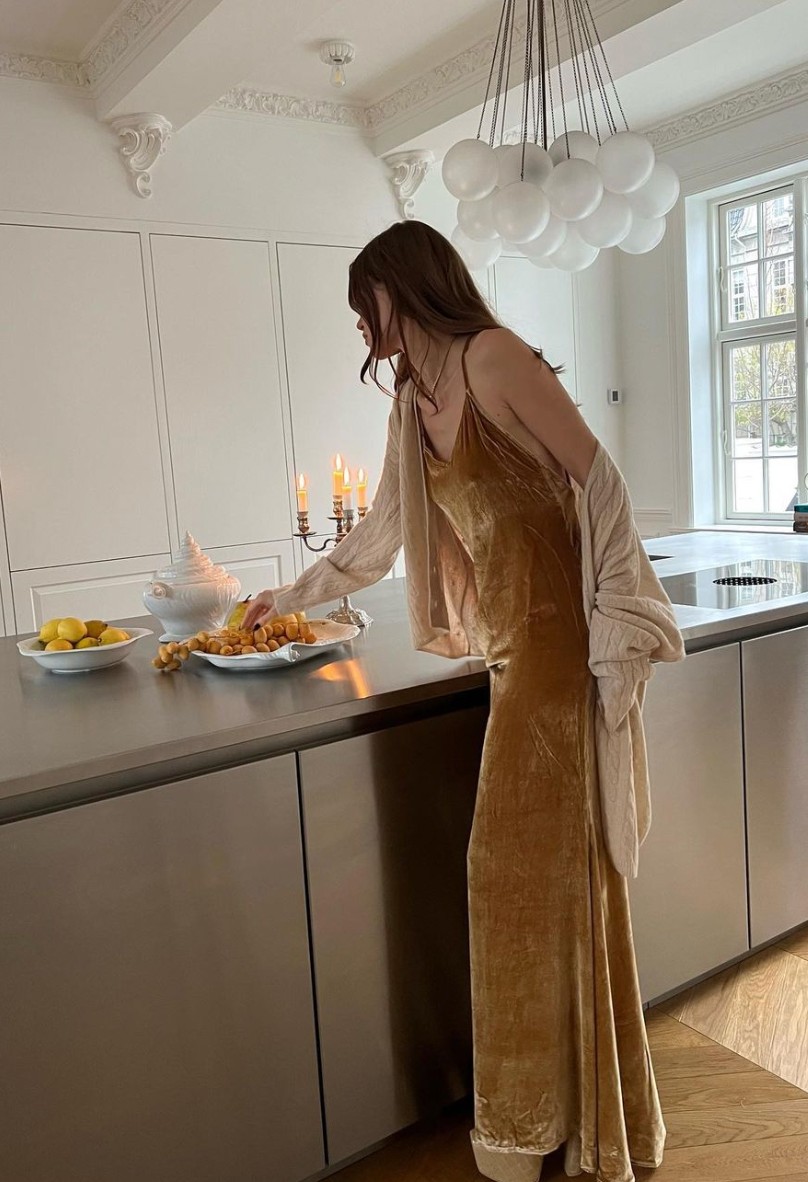 Ha hűvösebbre fordulna az idő az esküvő napjára, a bársony mesés választás lesz