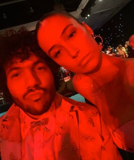 Benny Blanco-val 2019-ben, a producer egyik videoklipjének (Benny Blanco & Juice WRLD: Graduation) forgatásán találkoztak. 