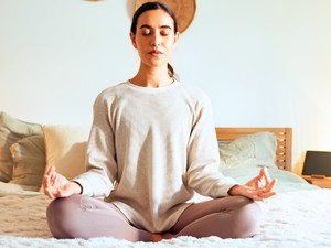 Alvásproblémák, szorongás, túlterheltség? Így segít a meditáció a mindennapokban