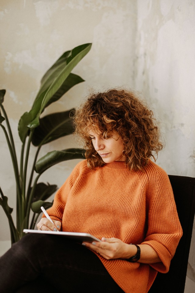 Dobd fel a falad divatillusztrációkkal: interjú Hajdú Anettel, az Illustri Studio tulajdonosával