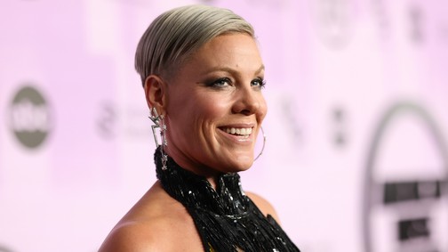 Pink a gyerekeivel lépett vörös szőnyegre - ennél édesebbet nem látsz ma