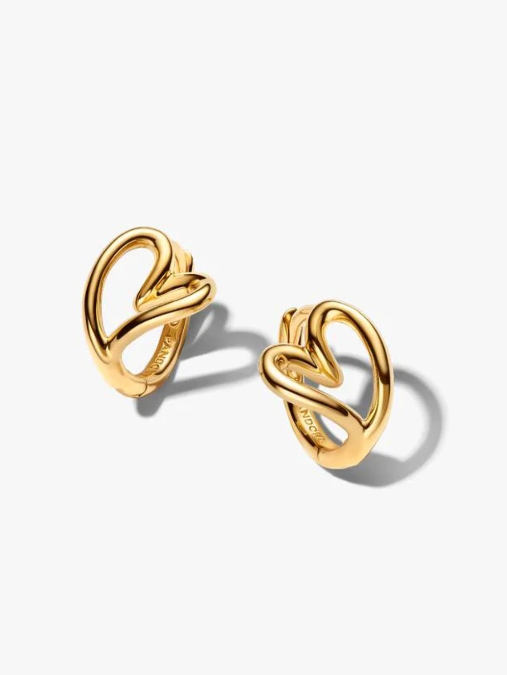 Organikus formájú szív kis méretű karika-fülbevaló PANDORA 24 500 Ft