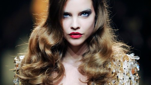 Palvin Barbi báránnyal vonult az Etam show-n