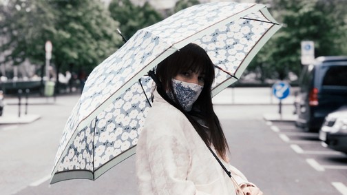 Mára elkél egy sikkes esernyő. Eszter nem bíz semmit a véletlenre