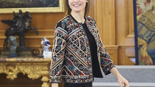 Gyönyörű kabátkában a spanyol királyné