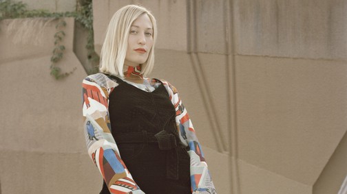 Igazi stílusikon szerepel a GLAMOUR májusi divatanyagában: Schoblocher Barbara, a Blahalouisiana énekesnője