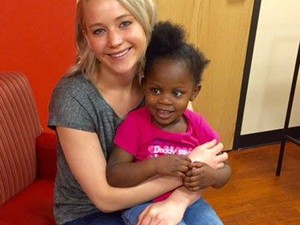 Nem hiszed el, mivel töltötte az Oscar-díjas színésznő a karácsony estét!