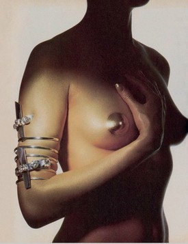 Irving Penn a 60-as, 70-es évek legismertebb divatfotósa volt, ezt a képet a Vogue egyik 1962-es számához készítette.