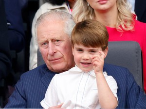 Itt a bizonyíték, hogy Károly király a világ legjobb nagypapája: megható választ adott Vilmos herceg kérdésére