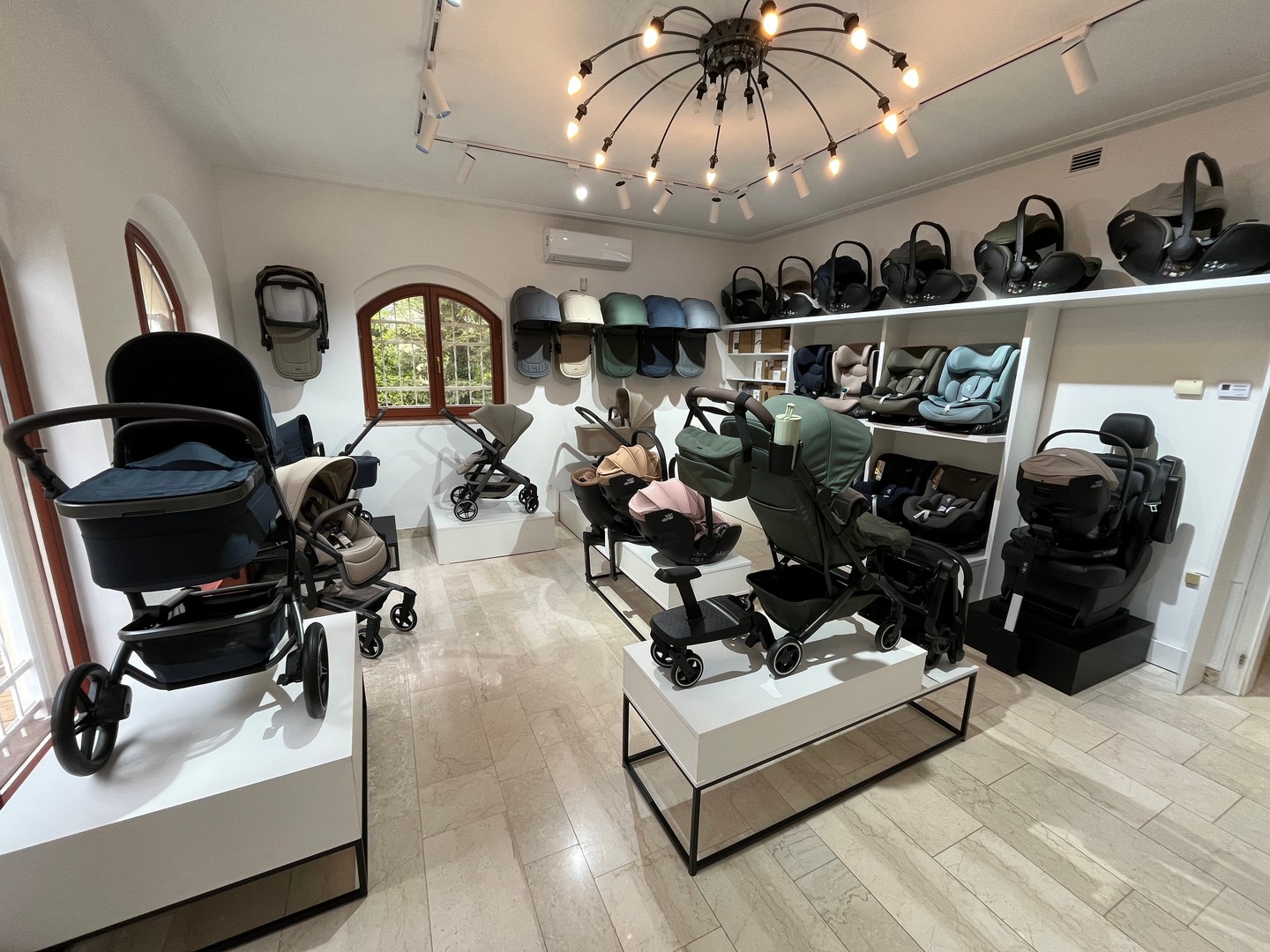 Az Adinish üzlet Budapesten, a második kerületben várja a szülőket és leendő szülőket