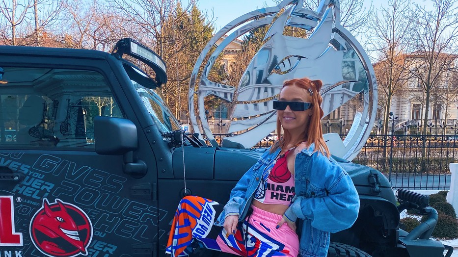 Nagyon vagány szettben fotózott ma Dj Yamina