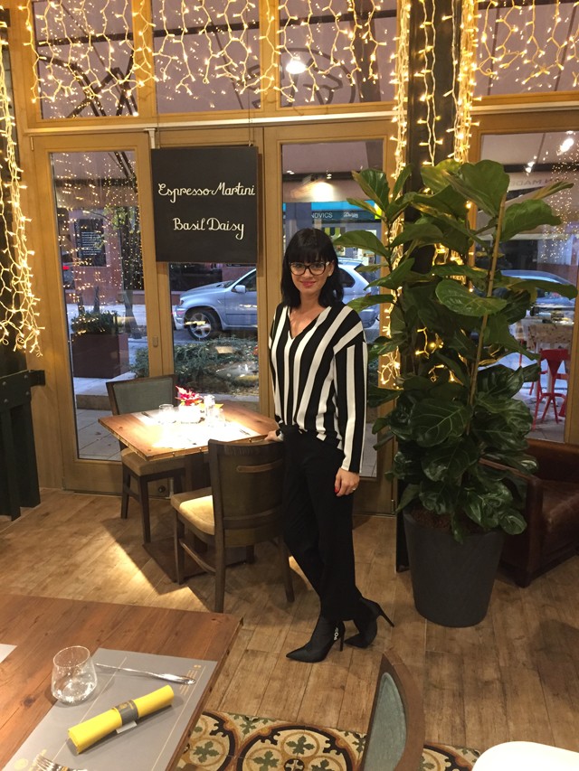 Vajda Alexandra ma a fekete-fehér sikkes összeállításra esküszik!