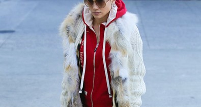 Ajjaj JLo! Bundához melegítő?