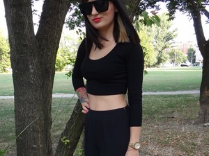 Fekete hasvillantós szettben Evelin