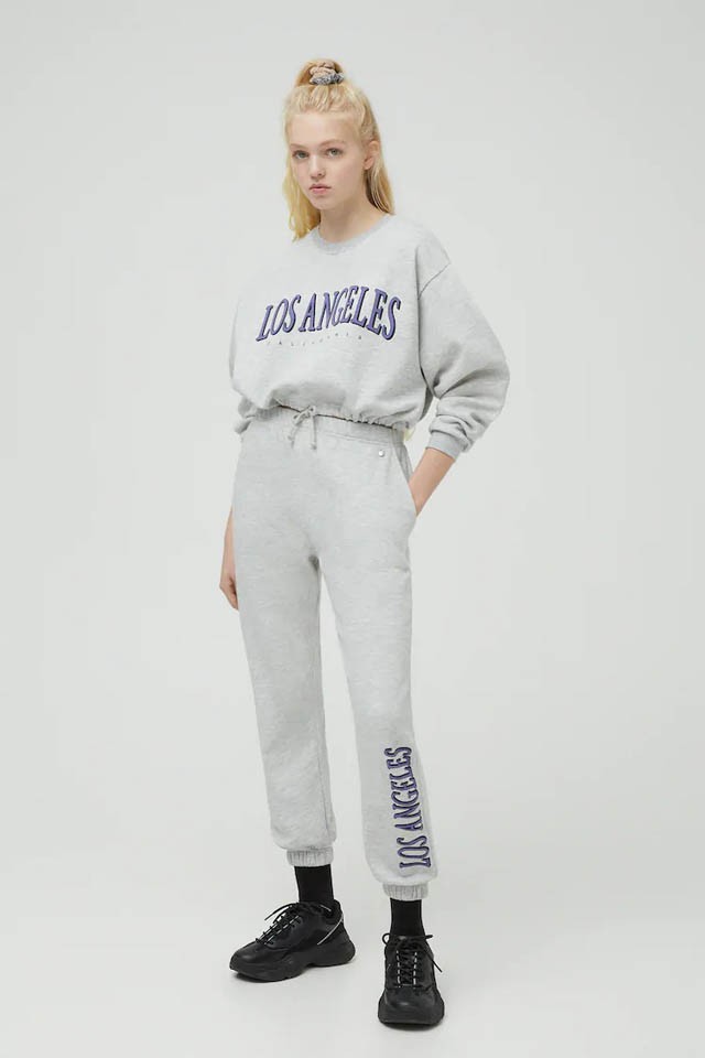 Szürke, húzózsinóros pulóver és joggernadrág Pull & Bear 6 995 Ft, 6 995 Ft