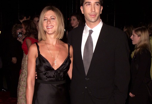 Jennifer Aniston meglepően rövid hajjal érkezett a Golden Globe-ra, és egyszerűen tarolt