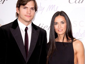 Ashton Kutcher-t mélyen megrázta válása Demi Moore-ral! Így dolgozta fel a történteket...